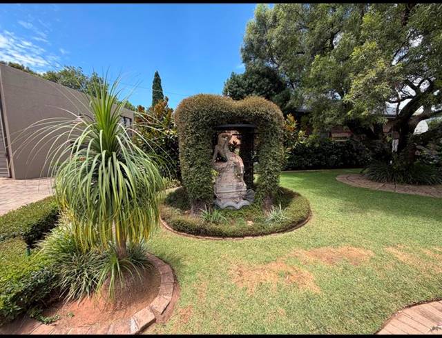 6 BEDROOM HOUSE FOR SALE IN CLUBVILLE